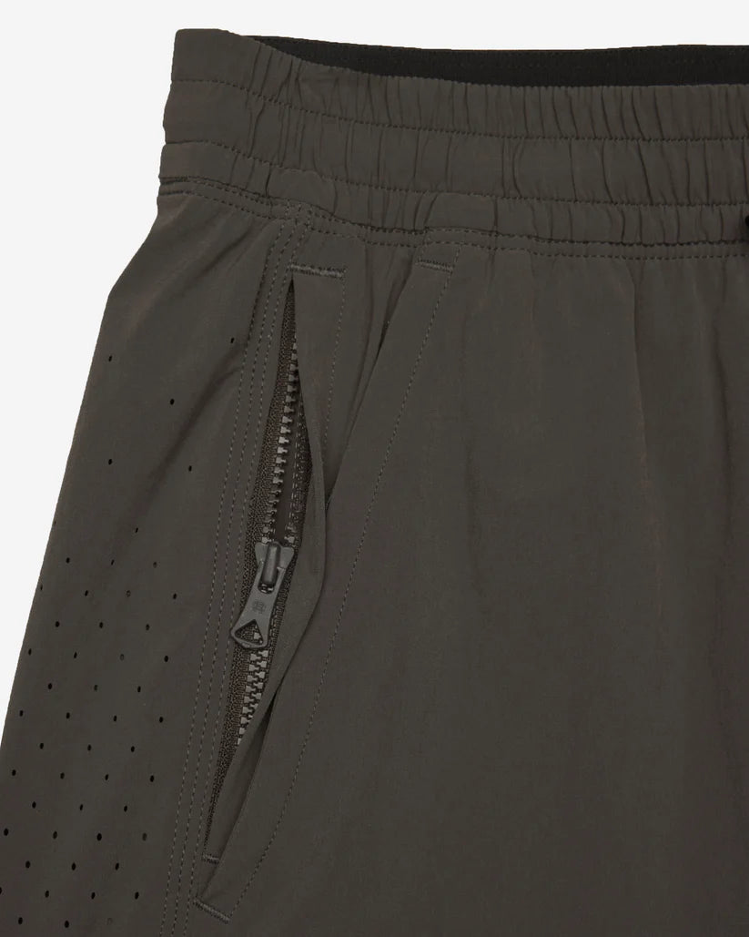 Reigning Champ 4-Way Stretch Nylon Standard Training Short 7” - Carbon
