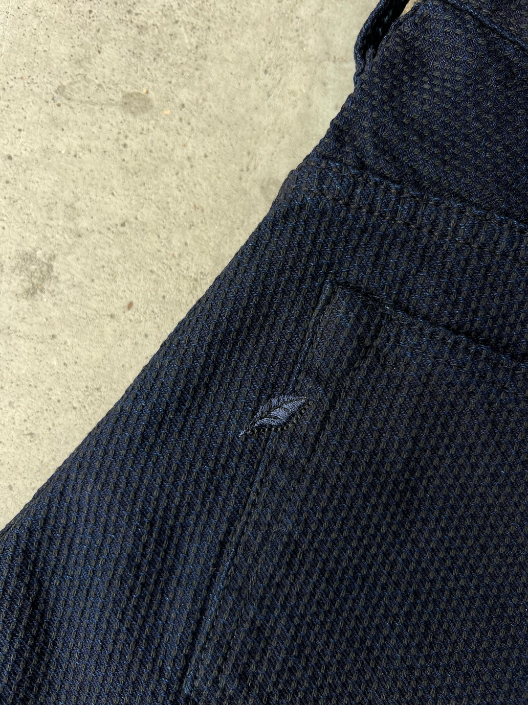 Pure Blue Japan Woven Sashiko Relaxed Tapered Pant - Indigo x Black [1177-ID]