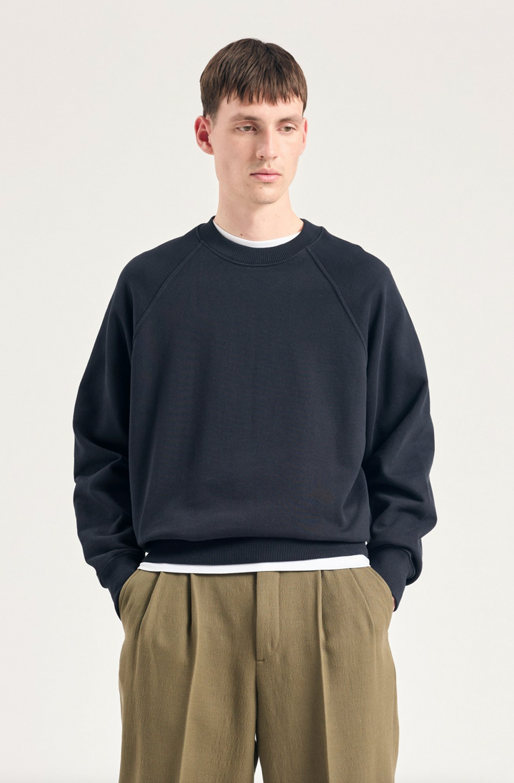 Norse Projects Tyr Relaxed Organic Loopback Raglan Crew - Dark Navy